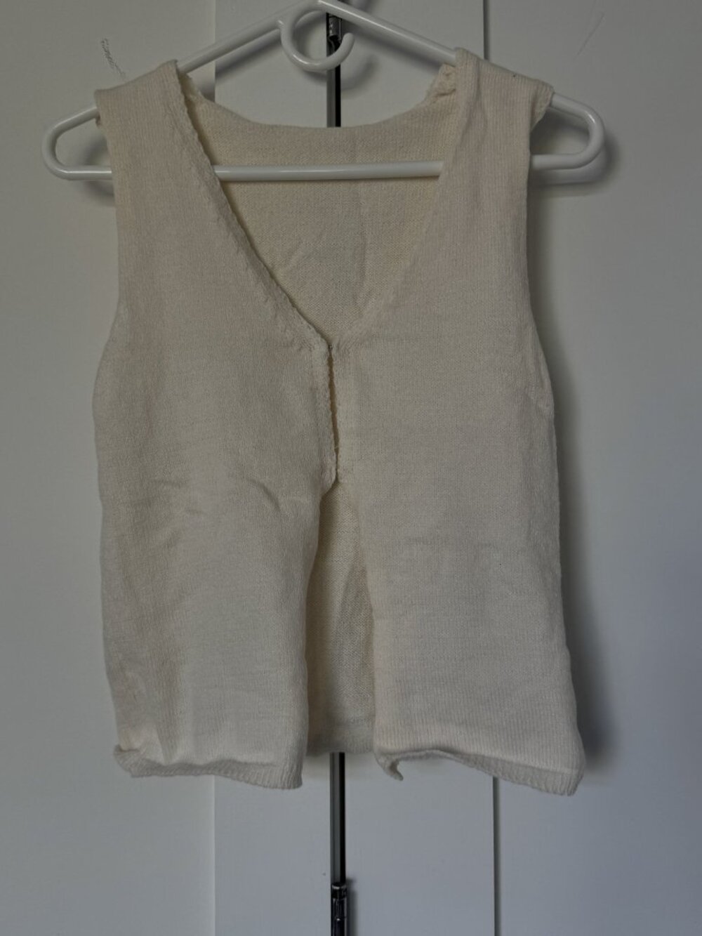 Sleeveless V-Neck Hook Front Knit Vest Cream